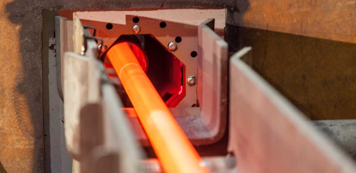 Sensors generate data. When manufacturing tubes, wire and steel bars, laser light section sensors measure up to 5,000 contours per second and convert them into a high-resolution 3D model during the production process.